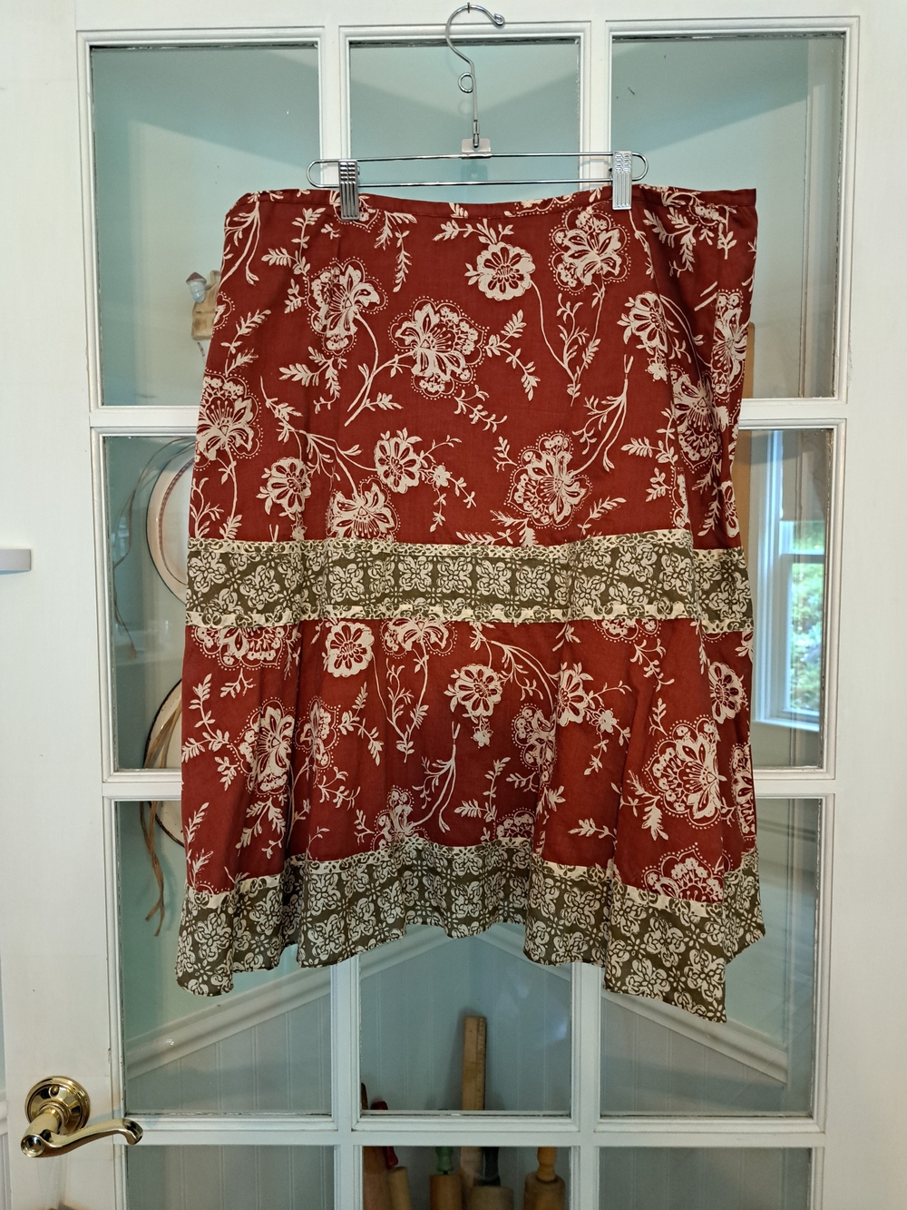 ❤️5/$25❤️Vintage Floral Tiered Midi Skirt in Rust and Olive